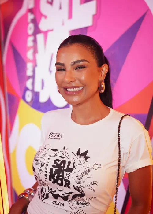 
					FOTOS: famosos curtem 2º dia de Carnaval no Camarote Salvador
				
				