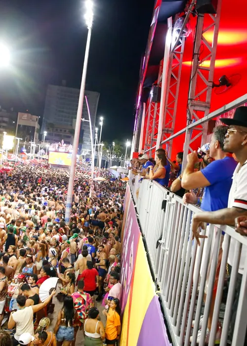 
					FOTOS: famosos curtem penúltimo dia do Carnaval no Camarote Salvador
				
				