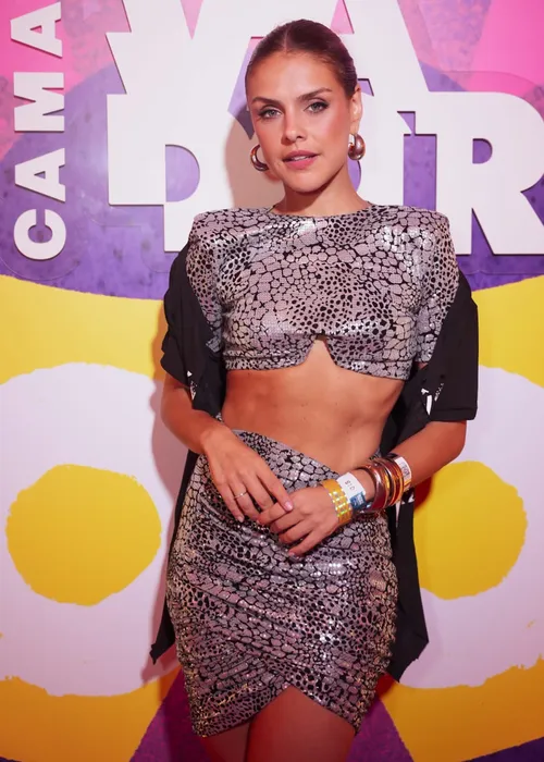 
					FOTOS: famosos curtem sábado de Carnaval no Camarote Salvador
				
				