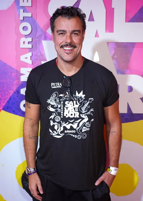 
					FOTOS: famosos curtem sábado de Carnaval no Camarote Salvador
				
				