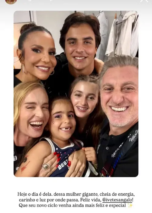 
					Famosos surpreendem Ivete Sangalo com homenagens em seu aniversário
				
				
