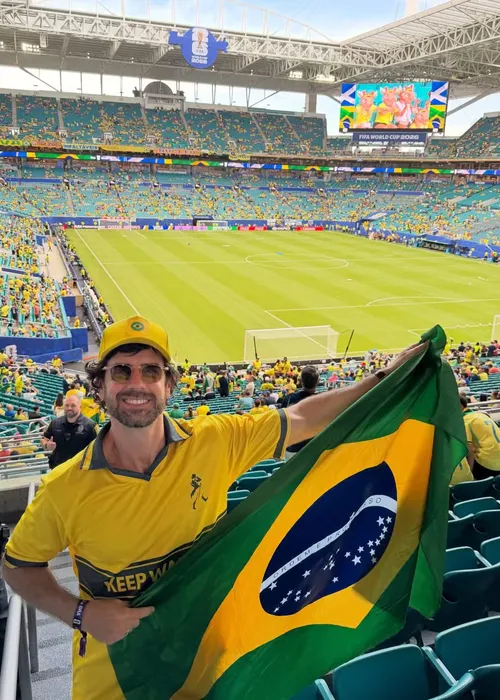 
					Famosos viajam a Miami para torcer pelo Brasil na Copa do Mundo
				
				