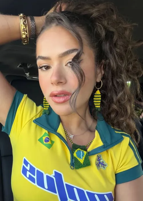
					Famosos viajam a Miami para torcer pelo Brasil na Copa do Mundo
				
				
