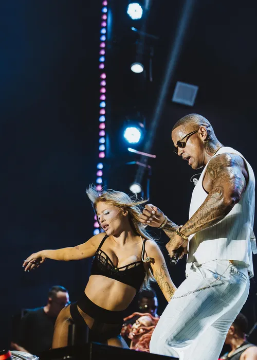 
					Léo Santana abre o jogo de rivalidade com artistas no Carnaval
				
				