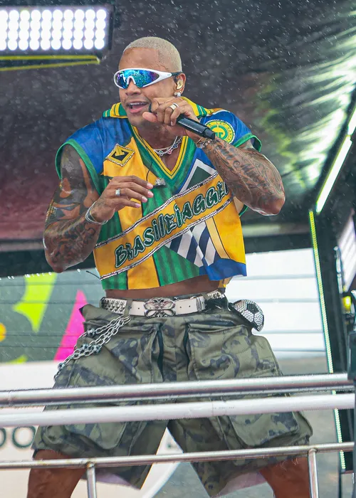 
					Filha de Léo Santana chega ao circuito Barra-Ondina no 1º Carnaval
				
				