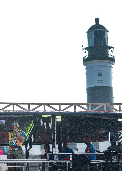 
					Filha de Léo Santana chega ao circuito Barra-Ondina no 1º Carnaval
				
				