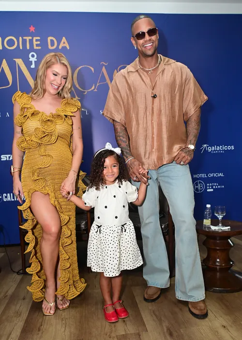 
					Filha de Léo Santana e Lore Improta invade entrevista e rouba a cena
				
				