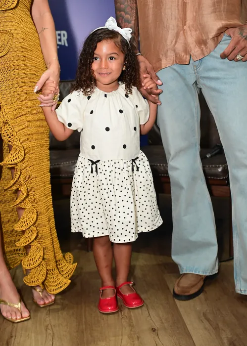 
					Filha de Léo Santana e Lore Improta invade entrevista e rouba a cena
				
				