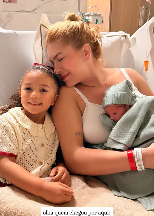 
					Filha de Lore e Léo Santana se encanta ao encontrar irmão pela 1° vez
				
				