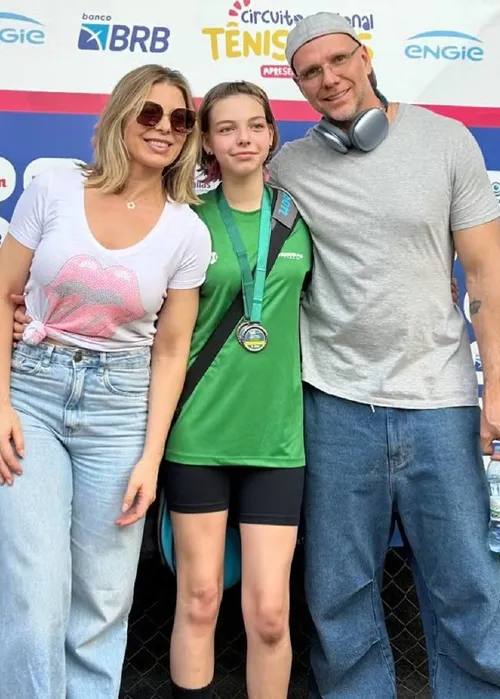 
					Filha de Sheila Mello e Xuxa rouba a cena em clique raro; veja
				
				