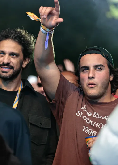 
					Filho de Ivete Sangalo curte shows ao lado de affair da mãe; FOTOS
				
				