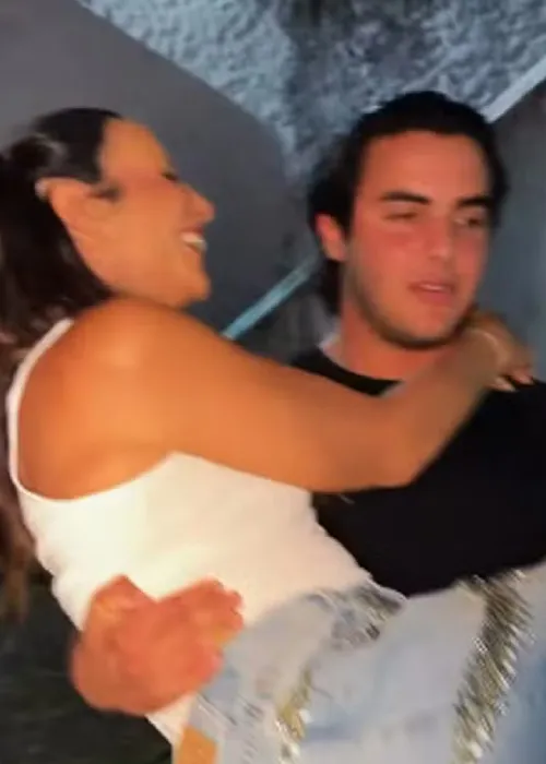 
					Filho de Ivete Sangalo faz surpresa para mãe e entrega 'segredo'; veja
				
				