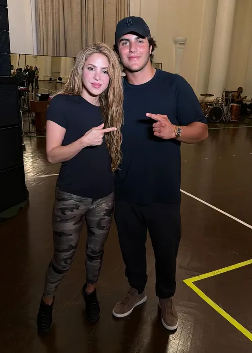 
					Filho de Ivete Sangalo mostra bastidores de show histórico de Shakira
				
				