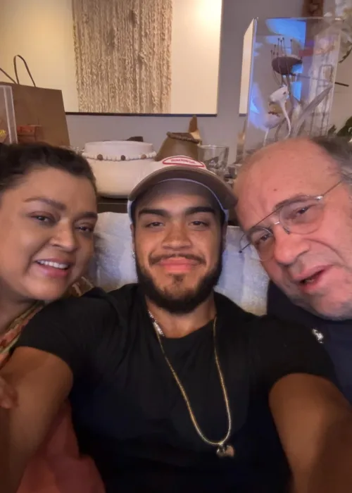 
					Filho de Preta Gil resgata último olhar da cantora em relato emotivo
				
				