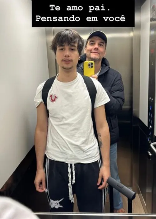 
					Filho de Wagner Moura exibe foto rara com o pai e emociona
				
				