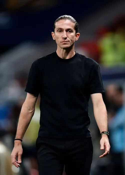 
					Filipe Luís cai e revela a agonia estrutural do futebol brasileiro
				
				