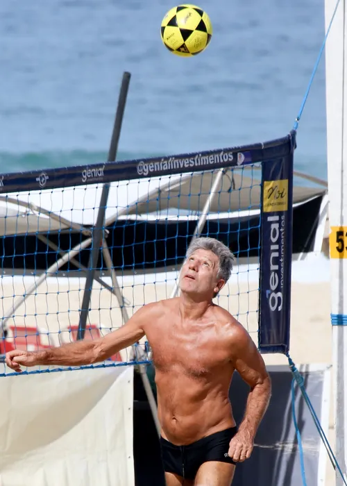 
					Fora do Vasco, Renato Gaúcho curte folga em dia de sol com a filha
				
				