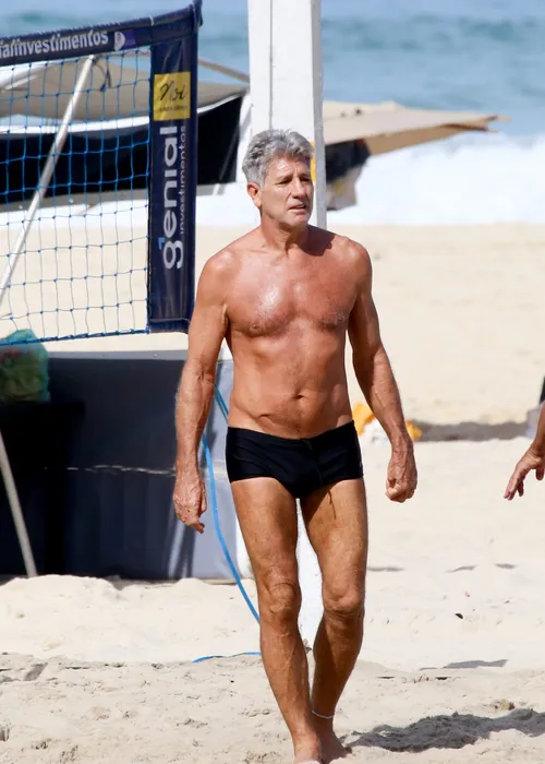 
					Fora do Vasco, Renato Gaúcho curte folga em dia de sol com a filha
				
				