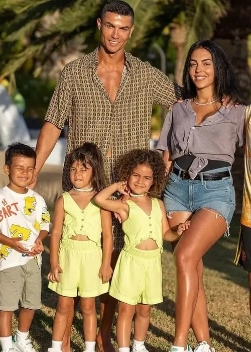 
					Georgina Rodríguez organiza festa de luxo para filhos gêmeos sem CR7
				
				