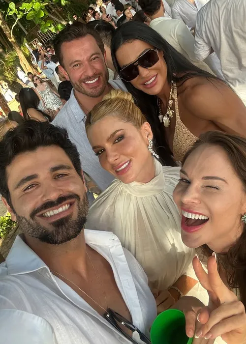 
					Gracyanne Barbosa explica relação com empresário após flagra romântico
				
				