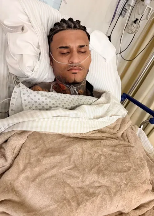 
					Irmã de Anderson Neiff atualiza estado de saúde dele após cirurgia
				
				