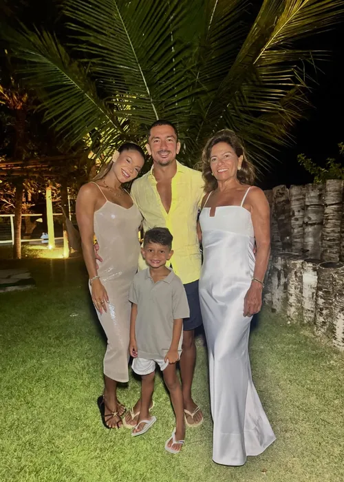 
					Irmão de Anitta assume namoro com Hariany e ganha declaração
				
				