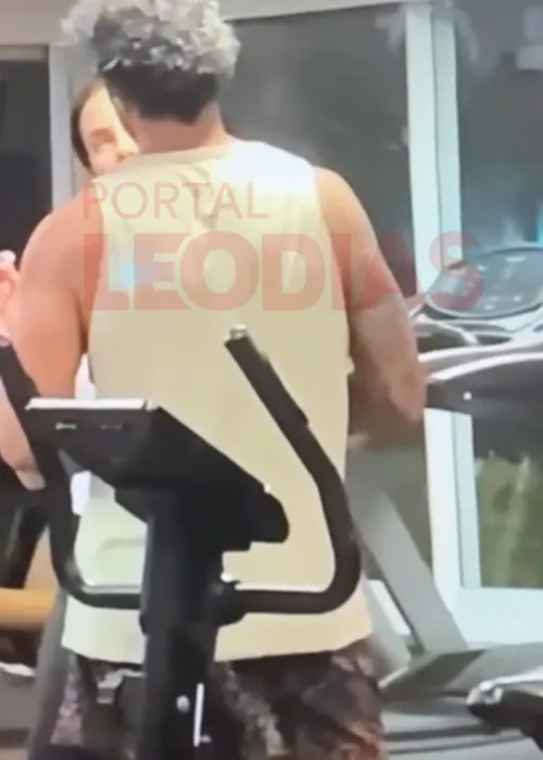 
					Ivete Sangalo e Tiago Maia são flagrados em momentos íntimos em SC
				
				