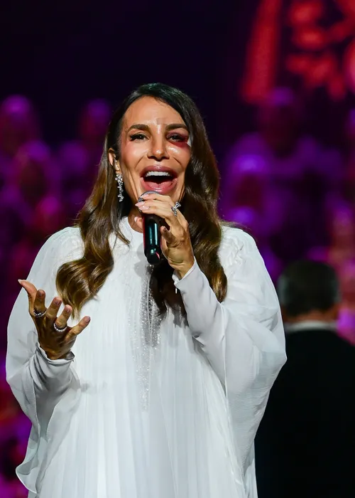 
					Ivete Sangalo faz desabafo emocionante no 1º show após acidente; VÍDEO
				
				
