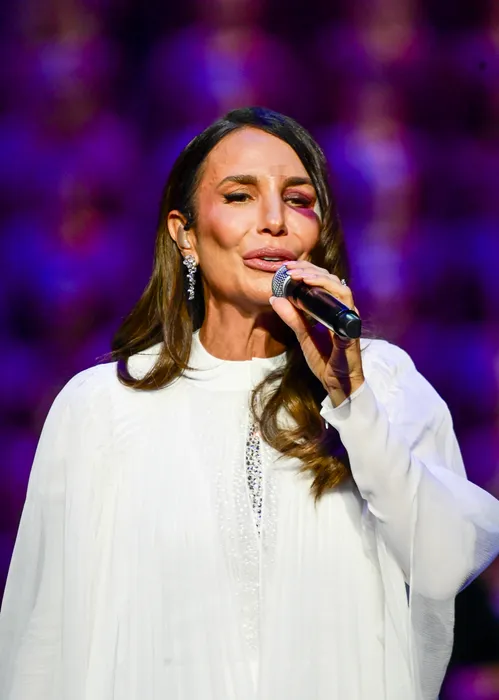 
					Ivete Sangalo faz desabafo emocionante no 1º show após acidente; VÍDEO
				
				
