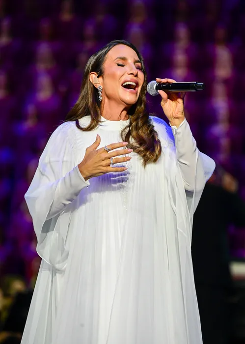 
					Ivete Sangalo faz desabafo emocionante no 1º show após acidente; VÍDEO
				
				