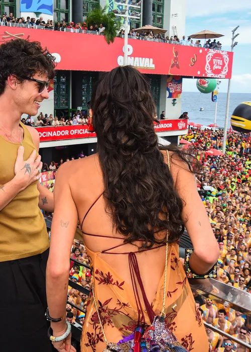 
					Bruna Marquezine e Shawn Mendes dão beijão ao som de Ivete Sangalo
				
				