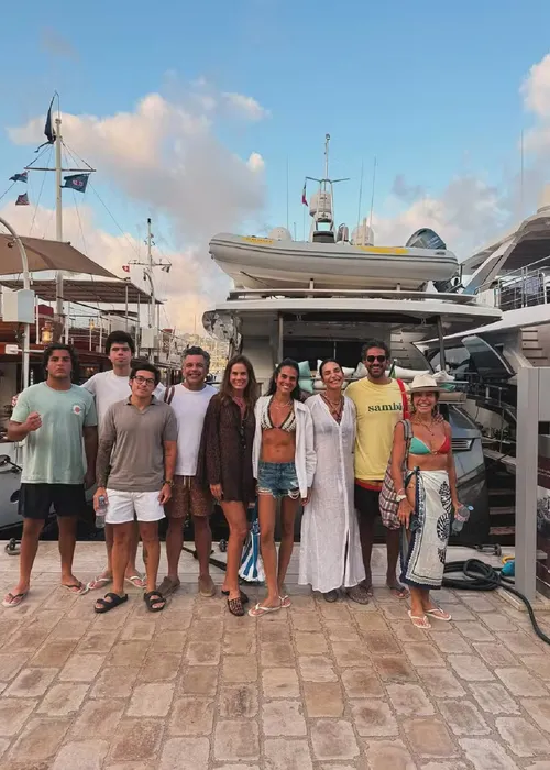 
					Ivete Sangalo posa em clima íntimo com namorado em férias na França
				
				
