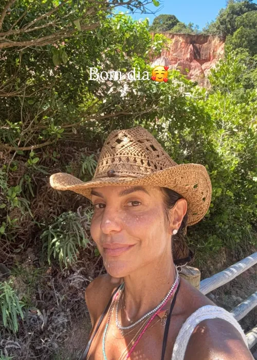 
					Ivete Sangalo tira descanso em casa de alto luxo em Trancoso; FOTOS
				
				