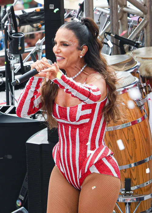 
					Ivete emociona com homenagem a Preta Gil no Carnaval: 'Ela está aqui'
				
				