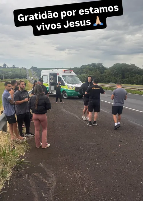 
					Latino e equipe sofrem acidente de ônibus em rodovia de São Paulo
				
				