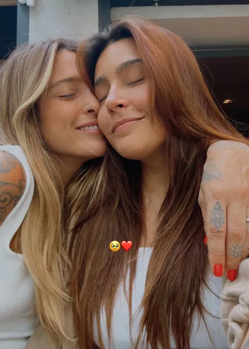 
					Lauana Prado e Tati Dias reatam relacionamento após flagra
				
				