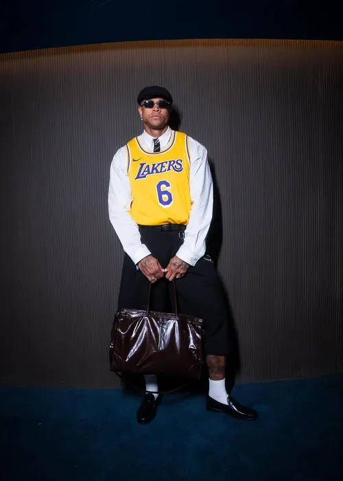 
					Léo Santana causa na web com look polêmico e Ivete Sangalo reage
				
				