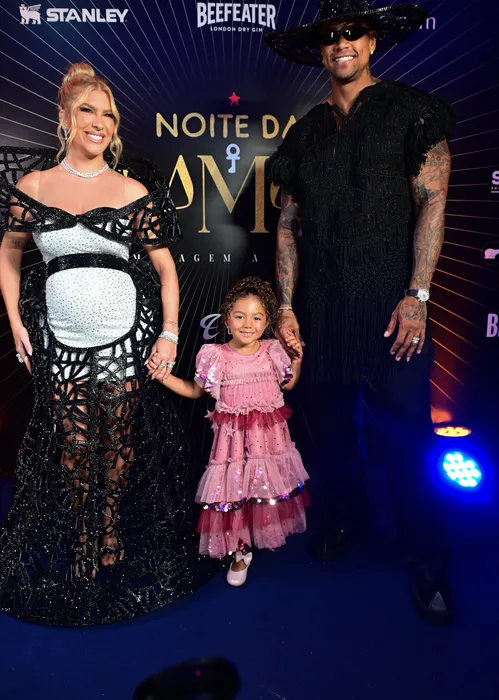 
					Léo Santana e Lore Improta confirmam estreia de Liz no Carnaval 2026
				
				