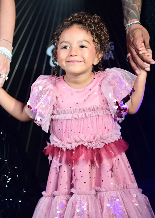 
					Léo Santana e Lore Improta confirmam estreia de Liz no Carnaval 2026
				
				