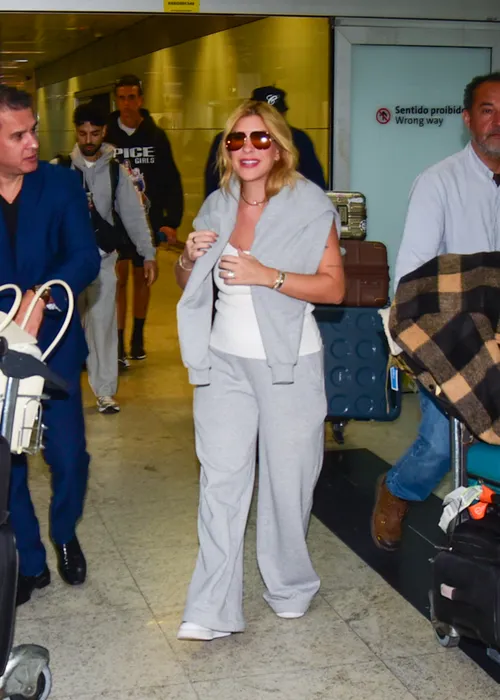 
					Léo Santana e Lore Improta desembarcam no Brasil após férias no Caribe
				
				