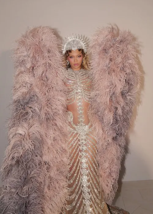 
					Lore Improta brinca com 'imitação' de Beyoncé em look no Met Gala
				
				