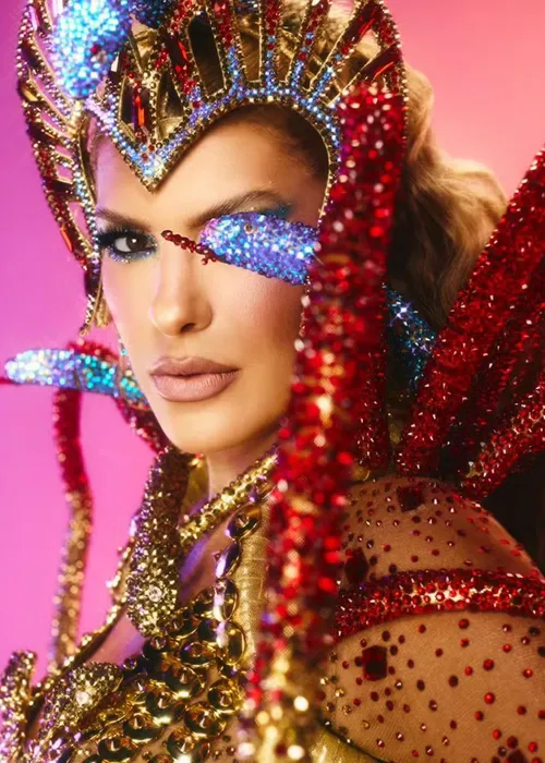 
					Lore Improta deixa barrigão à mostra para desfile da Viradouro
				
				