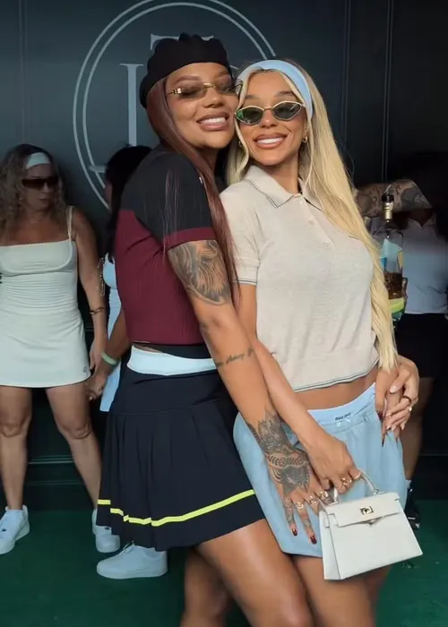 
					Ludmilla proíbe celulares em festão e reação de famosa rouba a cena
				
				