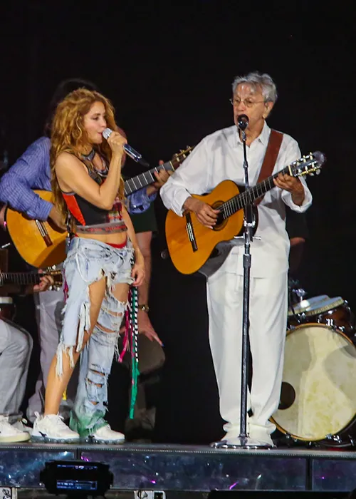 
					Maria Bethânia e Caetano Veloso ensaiam com Shakira para show no Rio
				
				