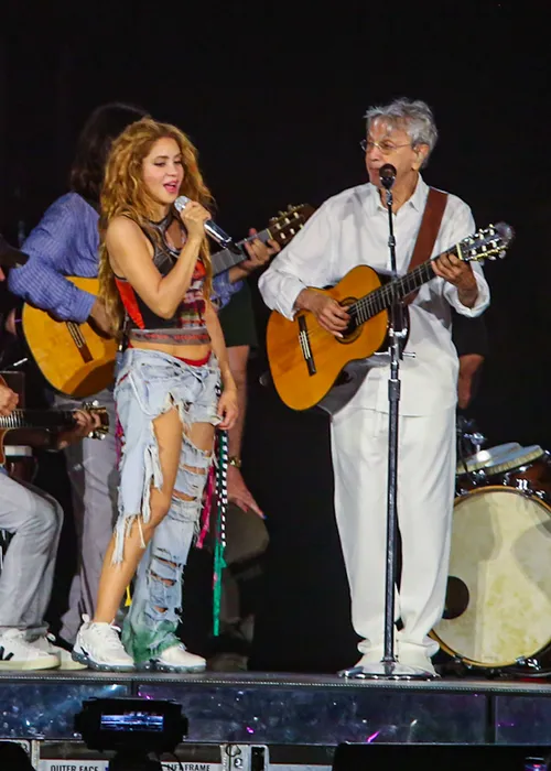 
					Maria Bethânia e Caetano Veloso ensaiam com Shakira para show no Rio
				
				