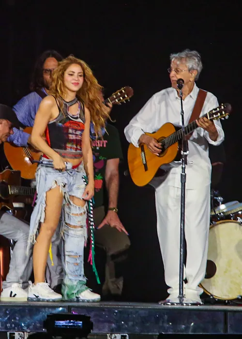 
					Maria Bethânia e Caetano Veloso ensaiam com Shakira para show no Rio
				
				