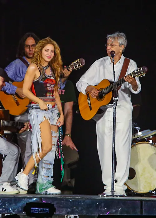 
					Maria Bethânia e Caetano Veloso ensaiam com Shakira para show no Rio
				
				