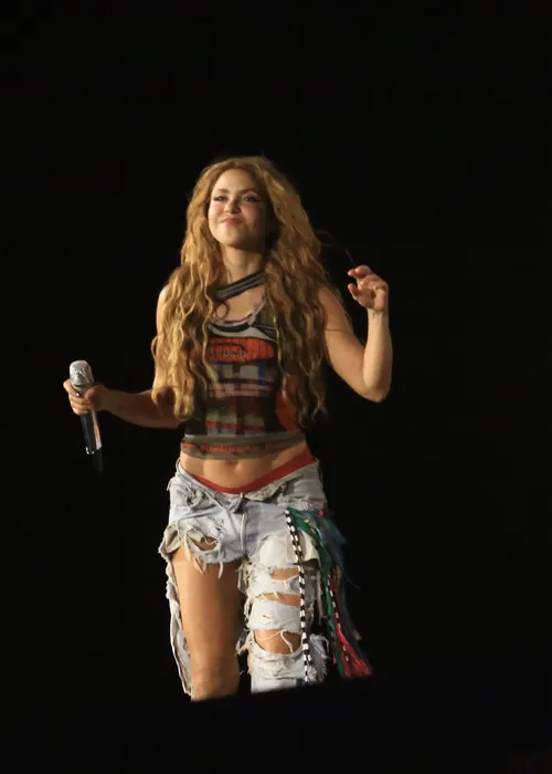 
					Maria Bethânia e Caetano Veloso ensaiam com Shakira para show no Rio
				
				