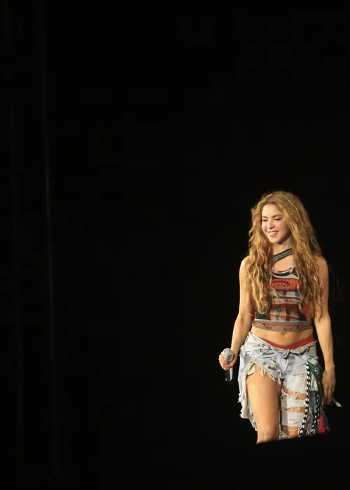
					Maria Bethânia e Caetano Veloso ensaiam com Shakira para show no Rio
				
				