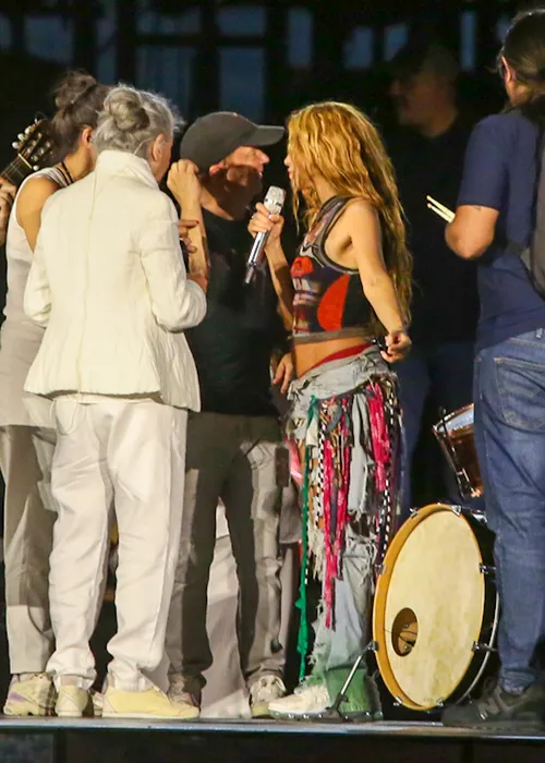 
					Maria Bethânia e Caetano Veloso ensaiam com Shakira para show no Rio
				
				